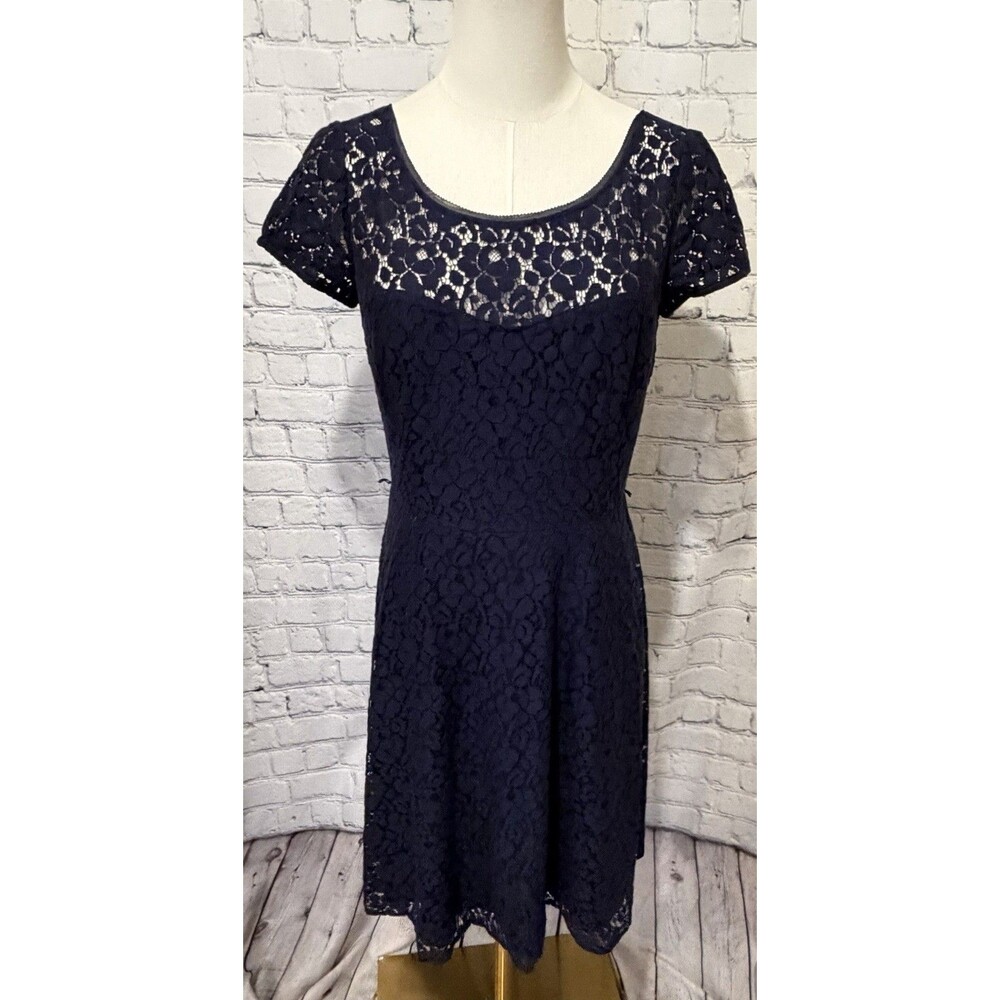 White House Black Market WHBM Navy blue lace Short Sleeve dress size 6